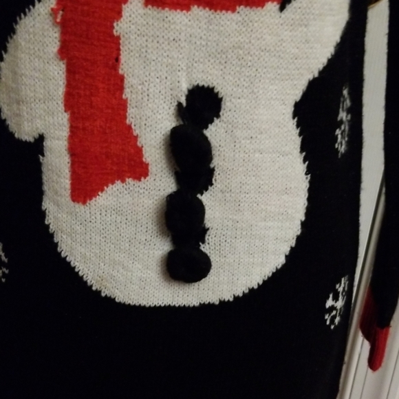 🧣$5 ITEM MUST BUNDLE WITH 2 other items Ugh-Lee Sweater 😊 - Picture 4 of 7